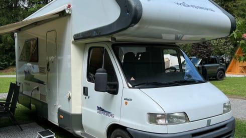 Still available for rent for these 2 weeks!!! Beautiful and spacious family camper