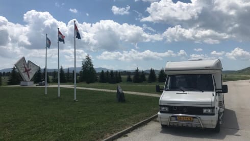 Unique Camper for an Unforgettable Adventure New 2.5 Turbo diesel engine