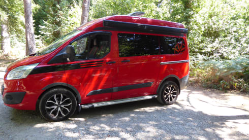 Tom – Ford Transit Custom High Top. Isle of Wight