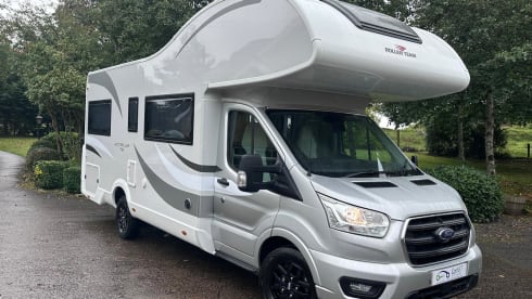 Bee – Fabulous six berth, five seat belt spacious motorhome 