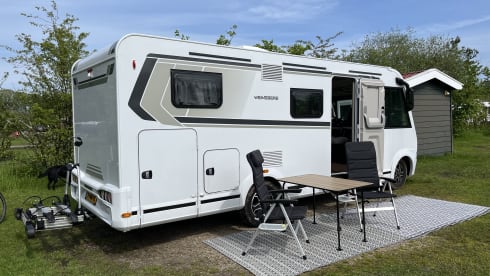 Very new and luxurious 4 person integrated camper Weinsberg CaraCore 650 MEG