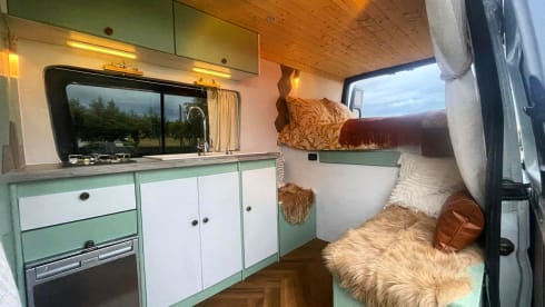 Daphne – Daphne - Newly Converted Luxury Campervan