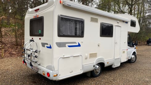 Elliot – Spacious 5-person Ford Trigano Elliot
