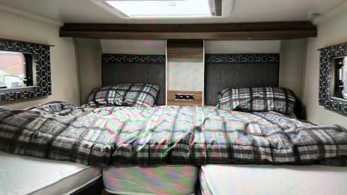 Luxury 6 Berth Motor home Perfect for Family Escapes