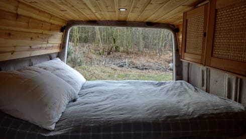 Vanessa  – 2p Mercedes-Benz campervan from 2013