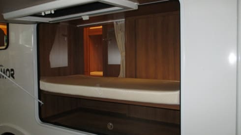 Ruime camper - 6 vaste slaapplaatsen + 2 optioneel