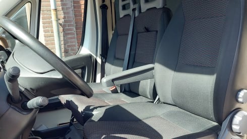 The Zen Van – Nice 2p Peugeot bus from 2018!