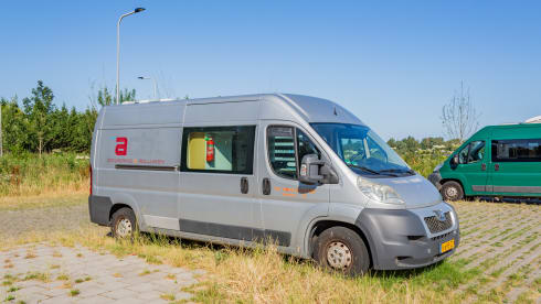 De vrijbuiter – 2p Peugeot camper van L 3/H2 from 2012