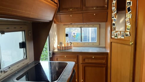 Vondel – Cozy 5-person family camper Fiat Ducato 2000