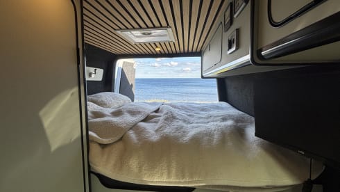 Vangelina Jolie – 2 berth Mercedes-Benz Sprinter