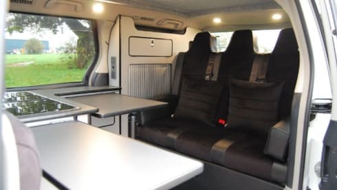 Austin – Toyota Alphard campervan met 2/3/4 slaapplaatsen, vanaf bouwjaar 2017.