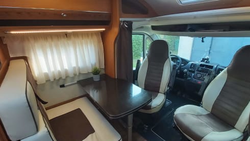 Very neat 6m camper for 3 people. Compact yet spacious!