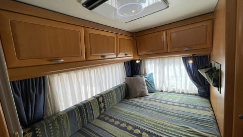 Camper verhuur Deurne – Complete hymer camper with inventory for rent 4p air conditioning