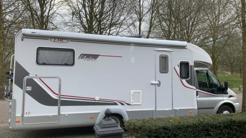 4p LMC semi-integrated with awning, air conditioning and cruise control.