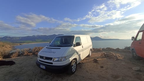 Miles – VW T4 Van Equipment – Compact Comfort for Travel in Sardinia