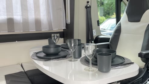 Roadhouse camper naam roadsurfer – 4p Roller Team semi-integrated from 2021