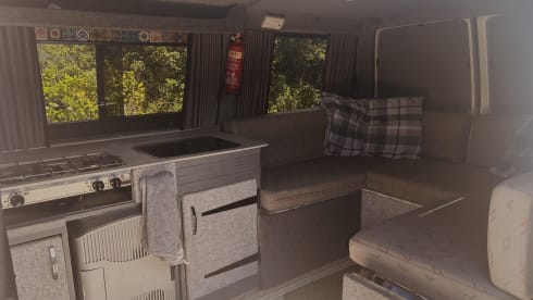 Readers (ready for anything) – 2 berth Volkswagen campervan from 2002