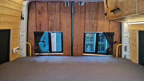 Tough 2 person bus camper - Off-grid