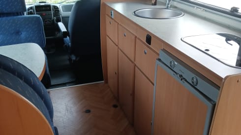 Spacious Fiat 2006 with fully comprehensive insurance, air conditioning, and a very cozy interior