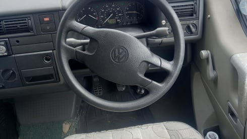 4 berth Volkswagen campervan from 1998