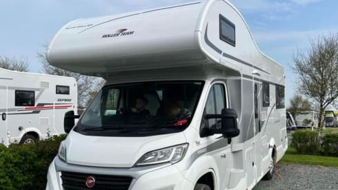Alan – 6 berth Roller Team alcove from 2020