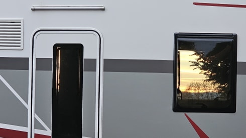 Luke – 2024 Rimor Seal 50 6 fixed berth motorhome