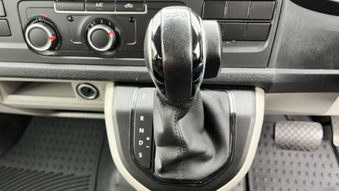 Crawley Cruiser – 4 berth Volkswagen campervan from 2018