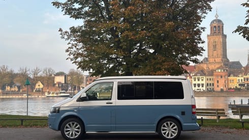 VW T5, luxury Two-Tone from 2015, new installation, automatic, many extras