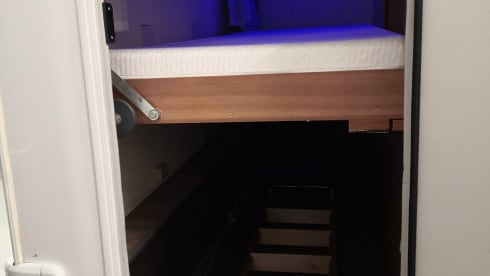 Cara  – Nice spacious alcove camper