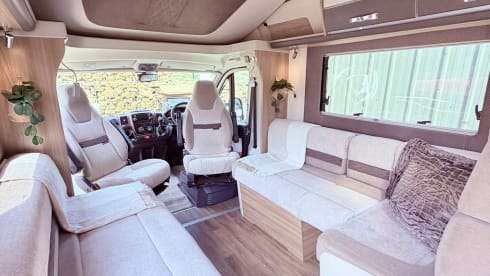 Swift semi-integrale caravan met 6 slaapplaatsen, vanaf 2018.