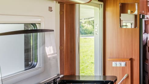 Kikker  – 5p Adria Mobil integrated uit 2011