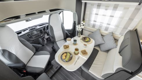 Dakota – Roller Team Zefiro 685 (2024) Camping-car manuel 2-4 couchages - Entièrement assuré