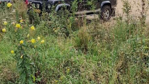 2.5p Landrover Defender 4x4 expedition car 
