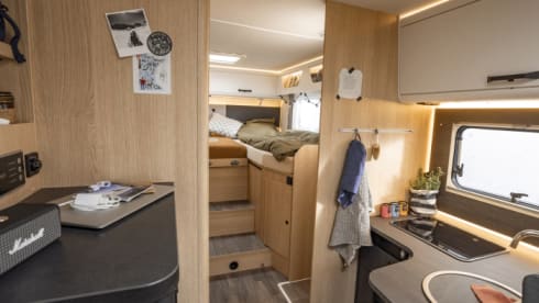 Sunlight T680 – 4-person Semi-integrated Automatic 