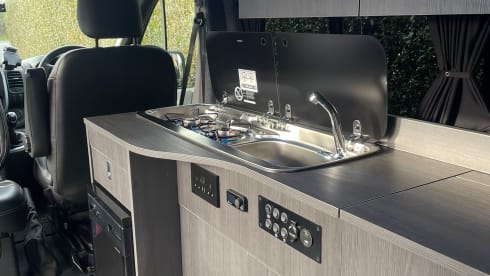 Renault Traffic SL Campervan 4 Birth