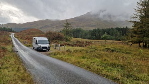 SKYE – OFF-GRID 2 berth Shower Kitchen Heating - bedding included - Campervan