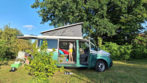 5p Volkswagen California BEACH 2022 with awning
