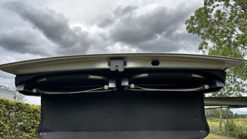 Compleet uitgerust met keuken, bustent & fietsenrek – 4p Volkswagen campervan from 2015
