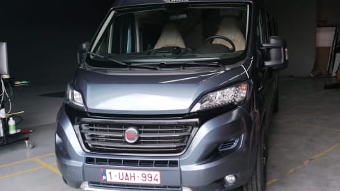 4p Adria Twin Family Van
