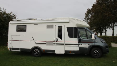 Luxuriöser Adria Matrix Familiencamper mit automatischem Niveausystem