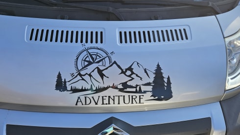 Avonturenbus – Cozy, fresh camper van, self-sufficient.