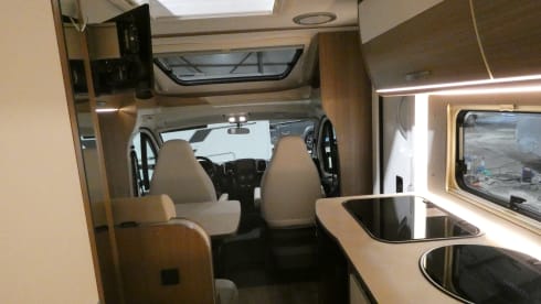Pura Vida – Available for rent in Spain from October 1st: 2-person semi-integrated camper 