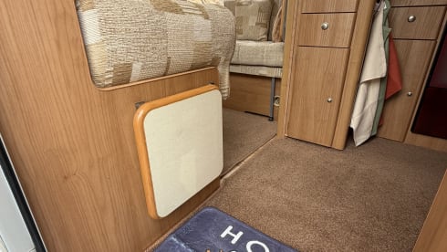 Pod  – 2 berth under 7m - end washroom - lots of storage 