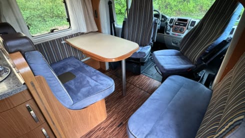 Spacious Luxury 2P Hymer Semi-integrated