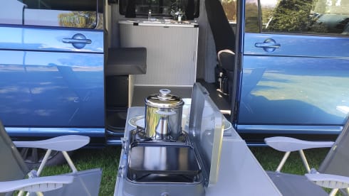 Sturdy Volkswagen T5 bus camper for 2-4 people