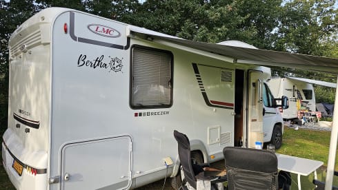 Bertha – Very Luxury, 2 or 4 person LMC semi-integral camper (automatic)