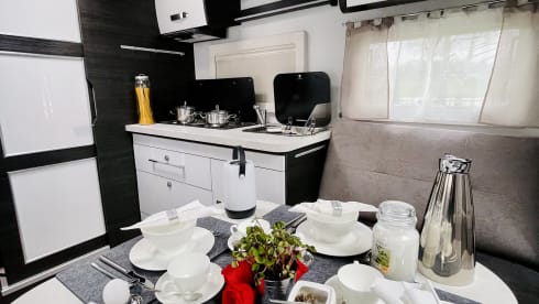 5. Amigo – Luxury Motorhome Benimar Mileo 268 Northautokap for rent!