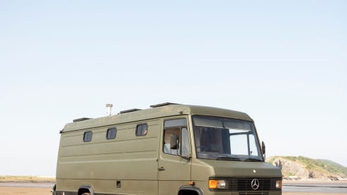 Elijah  – 4 Birth - Mercedes 709D - House truck 