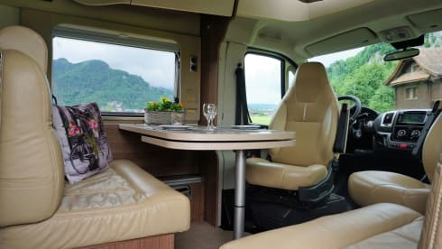 Vanity; chique met klasse. In stijl op reis! – Eitelkeit; schick mit klasse. Stilvoll reisen! 4 Schlafplätze!