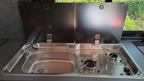 Marinus – Volkswagen t5 extended camper. Vending machine